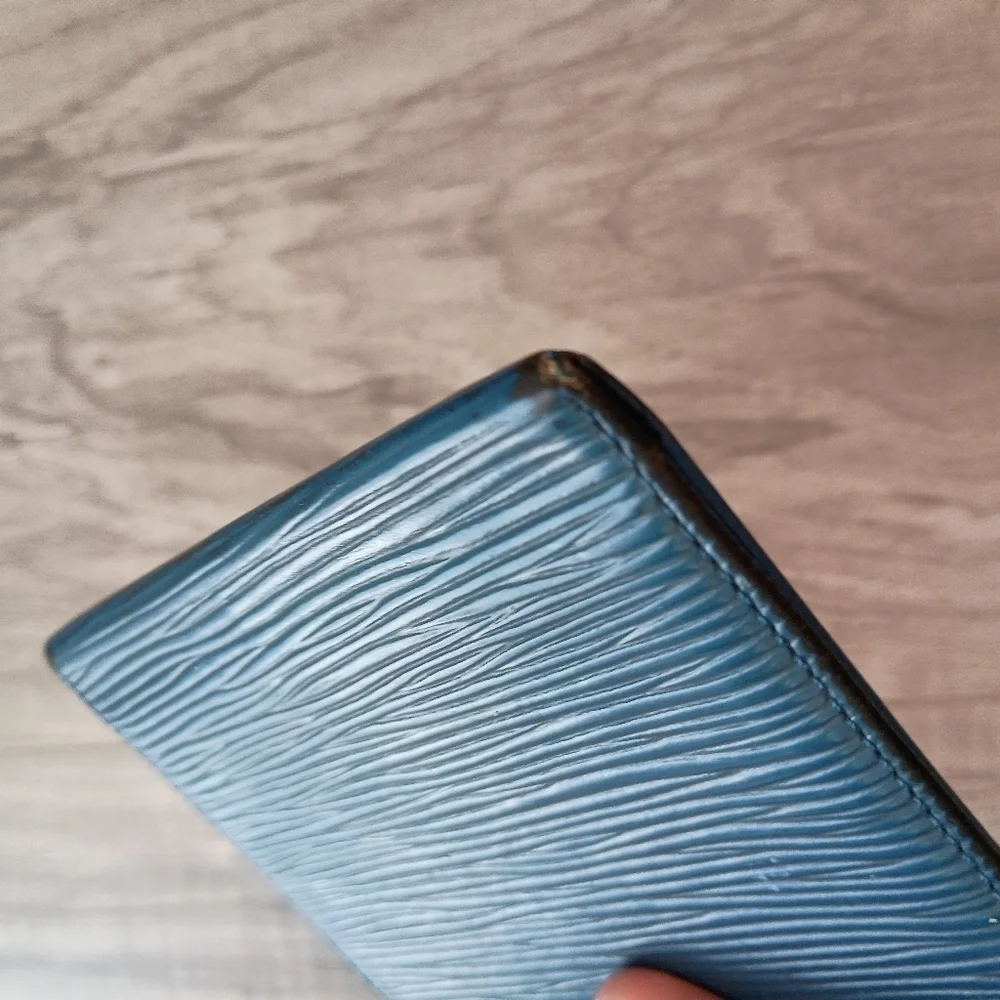 Louis Vuitton Blue Epi Porte 2 cartes Vertical Pass Card Case